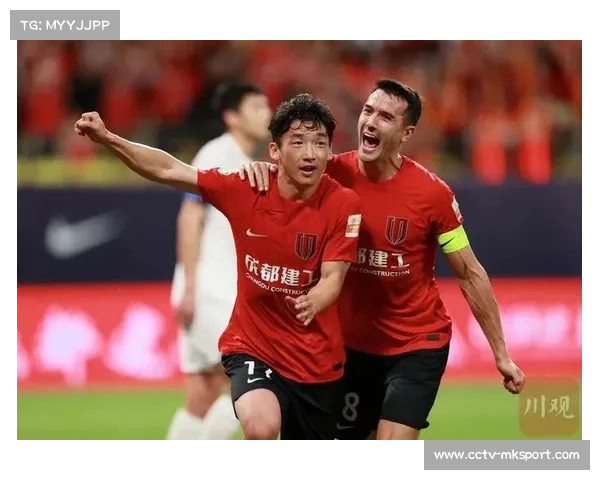 香港队球员庆祝得分，主场观众齐声呼应